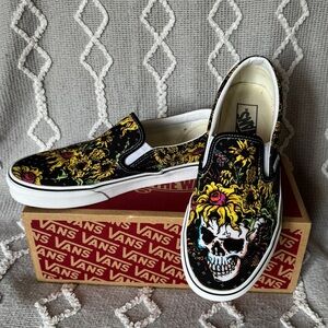 Vans Beauty Skull Classic Slip-Ons Women’s Size 10 Pre-Loved Sneakers Clean